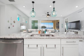 Holmes Beach Retreat! Condo in Margaritaville with amazing views of the bay!